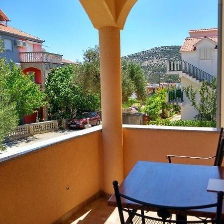Apartments Antonija - Fitness Vinišće Exteriér fotografie
