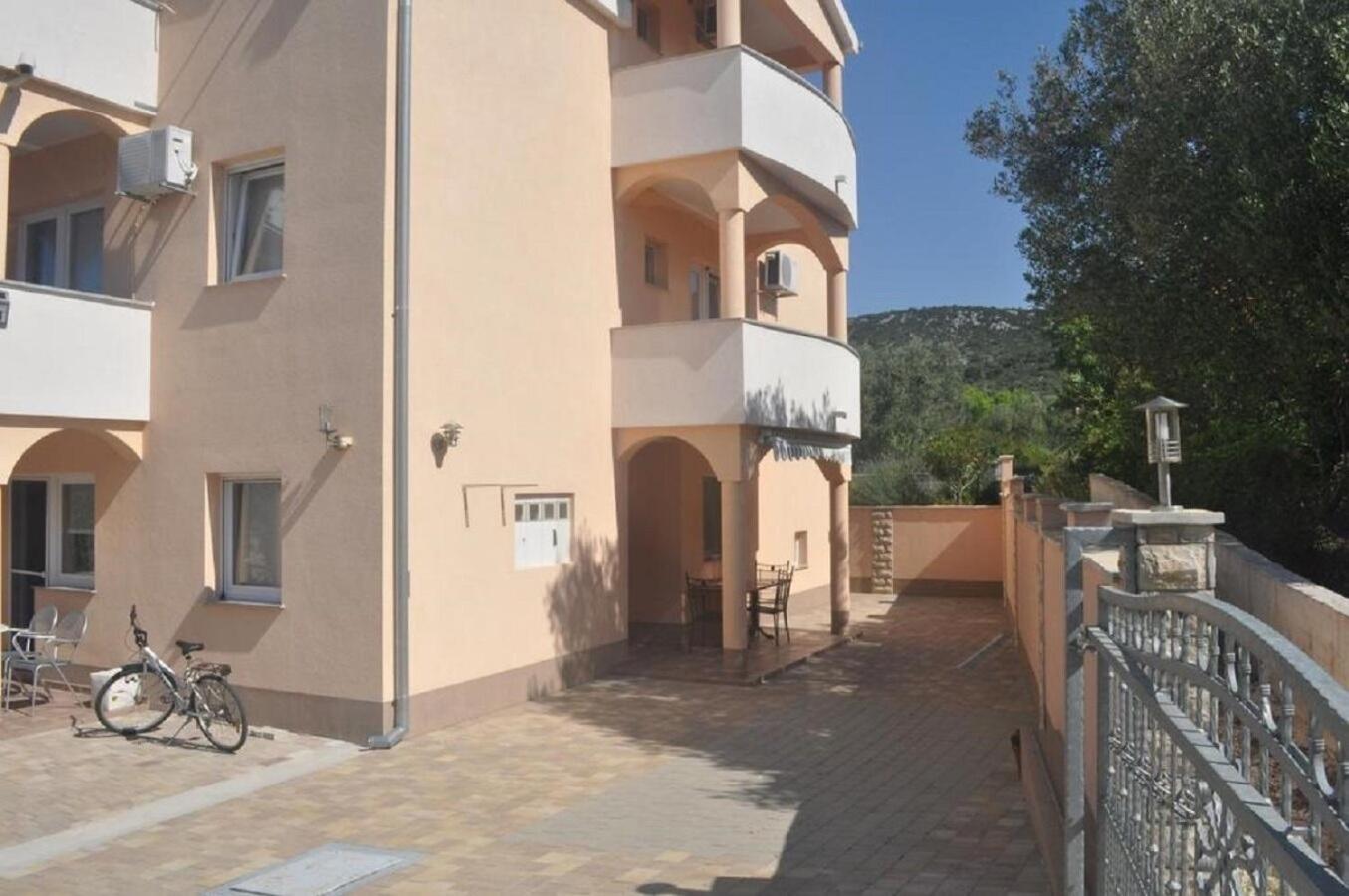 Apartments Antonija - Fitness Vinišće Exteriér fotografie