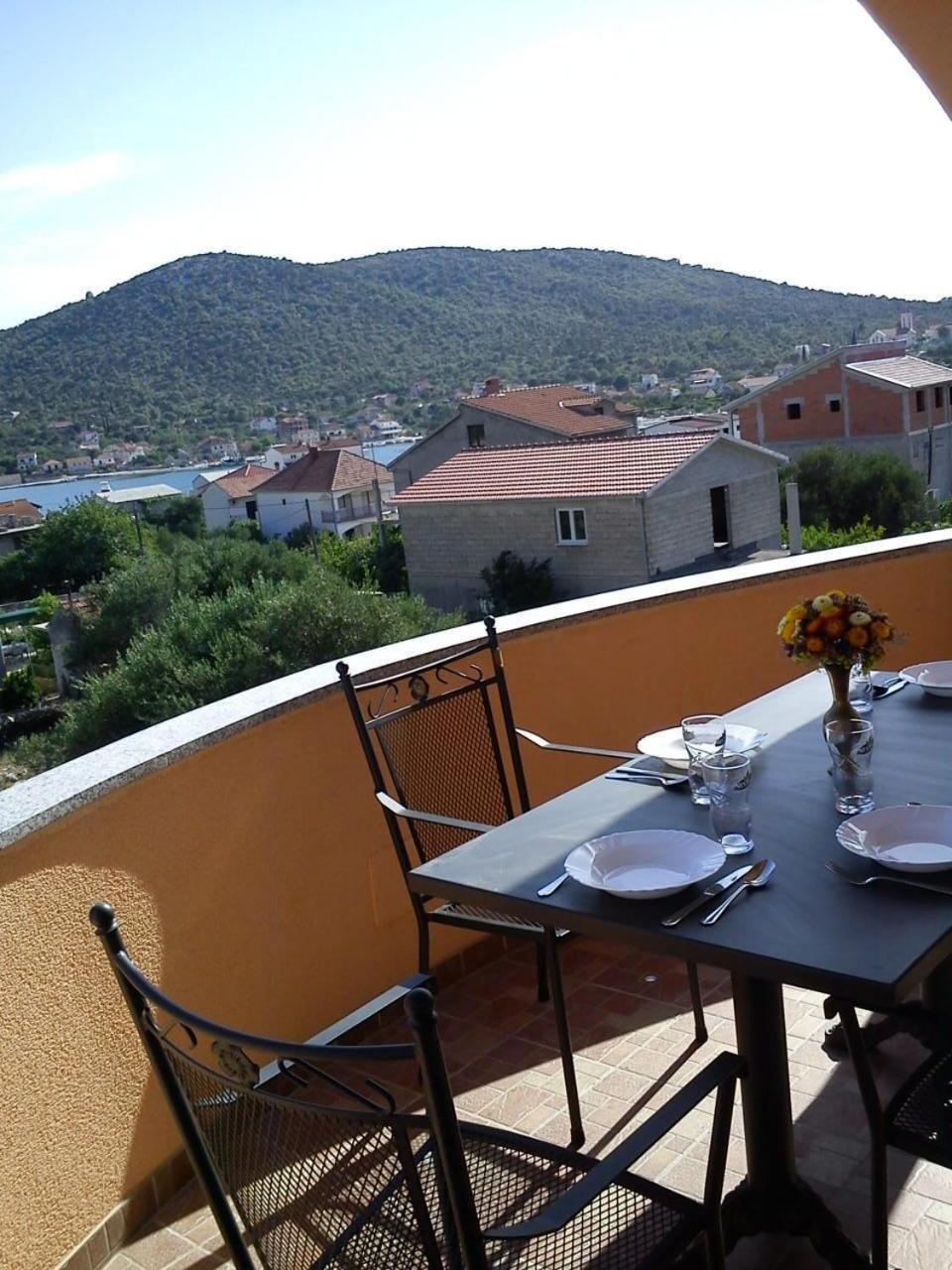 Apartments Antonija - Fitness Vinišće Exteriér fotografie